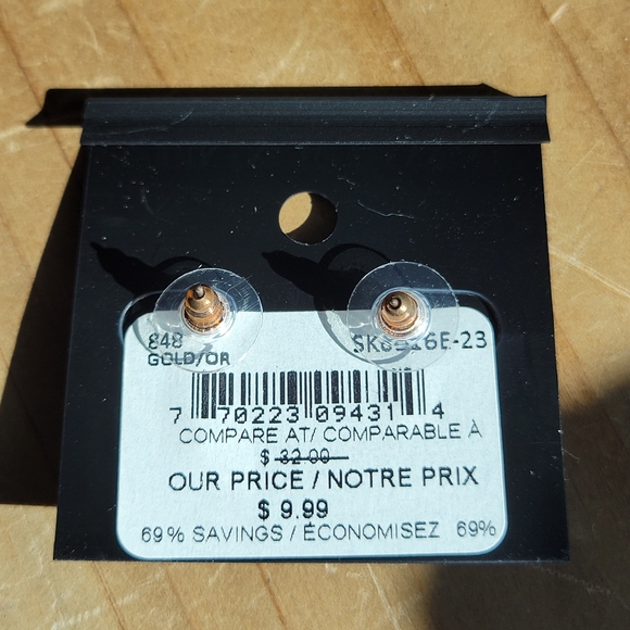 FREE With Purchase Of Anything Else - NWT Saks Fifth Avenue Flower Earrings - Picture 2 of 4